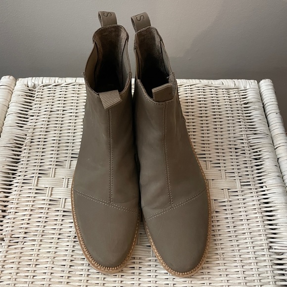 TOMS spring/fall boots - Picture 2 of 4